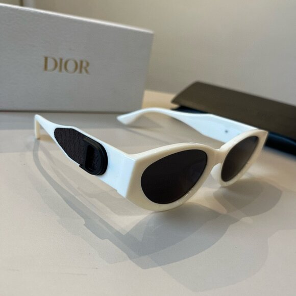 Christian Dior Sunglasses - Picture 2 of 7
